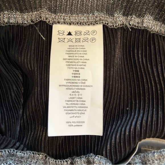 NWT, Michael Kors Women’s Silver Pleated Metallic Cropped Pants, Size Large - Picture 7 of 7